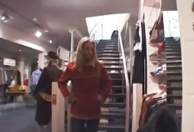 Matura madre e la sua comunicazione con un ragazzo giovane