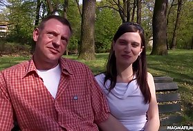 Big breasted BBW giovane con un culo immenso cums da un dildo swunc rimbalzante in una figa paffuta