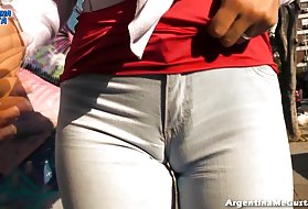 Mistress matura e due ancelle come le puttane anali si accasciano su un grosso cazzo e leccano sperma fuori dal buco del culo alla fine