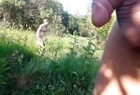 La giovane ragazza giapponese minuta ottiene la sua figa stretta