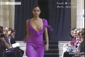 Giovane bionda hardcore scopata la sua tenera figa e culo