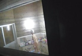 Una MILF arrapata matura non può credere che un gigantesco dildo mostro esploda in un culone grasso