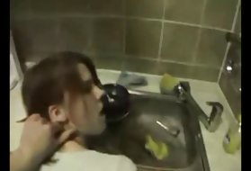 La giovane ragazza giapponese depravata non è contro la partecipazione del fidanzato del ragazzo al loro sesso con un ragazzo