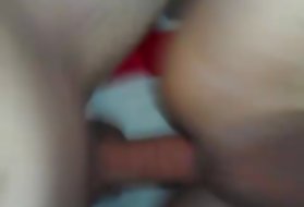 Il bel tedesco maturo ama scalciare le gambe e farsi un dildo nel culo