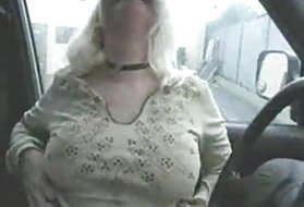 Enrica bionda e le sue fessure sono ben elaborate paio di falli forti
