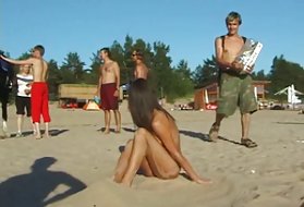 Calda Sonya con la sua figa e la sua bocca ha scopato un paio di uomini