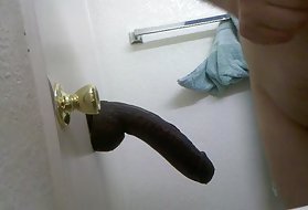 La ragazza si accarezzava dildo sul divano