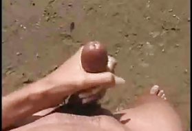 La giovane latina ha incantato un ragazzo con duro martellante in calze oscene