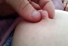 La dolce mamma ha preso un orgasmo meraviglioso dal sesso nel ragazzo di Maidan dopo fellatio