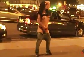 Donna nera dal seno grande e nero ubbidiente