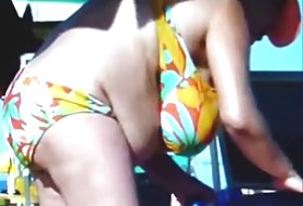 Due bellezze castane brucianti con fighe shaggy cum con schizzi durante sbattere enorme fallo nero