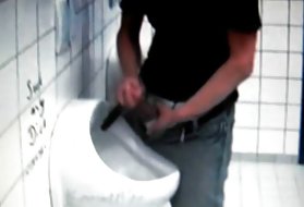 Un ragazzo con un cazzo lungo soffia via una mamma russa con esperienza in calze sexy a una cena senza dimenticare gli anticoncezionali