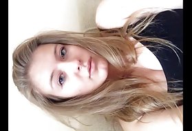 Maturo modello porno offre un giovane fan un dildo nella figa