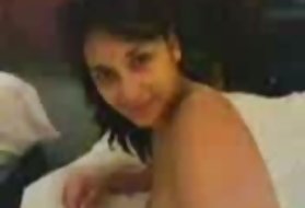 Una matura cagna nera mostra classe nel cazzo con un uomo bianco