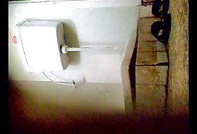 Una giovane giapponese con una figa troppo crespa ha permesso al fidanzato di scoparla bene