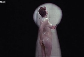 La vagina della casalinga matura riceve un vibratore rosa e cums selvaggiamente
