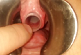 Due donne mature indossano strap-on e scopano una dura schiava del sesso