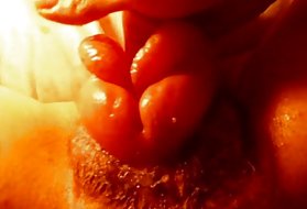 Donna matura nuda troia e strofina la figa in calzamaglia sulla gamba del letto