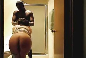 Exquisite Latina serve una lunga bocca e figa tipo banana