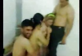 La porno star permette a un uomo di venire in se stesso